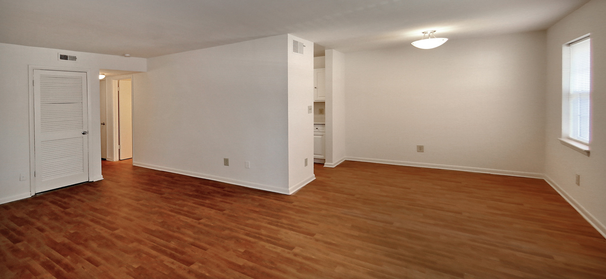 Williamsburg, VA Apartments Stratford at Williamsburg Residents